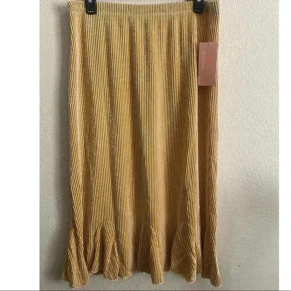 🆕Amana Plus-size Striped Ruffle Hem Pull-On Mid Skirt🆕 - Picture 1 of 7